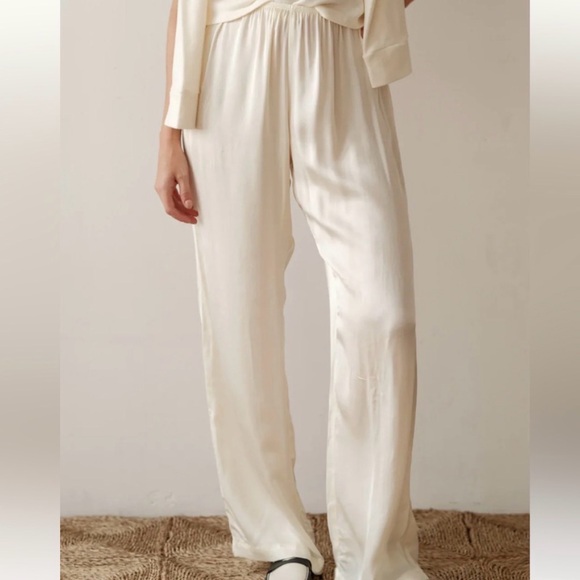 DONNI. Pants - Donni Silky Simple Pants Cream Satin Elastic Waist Size M